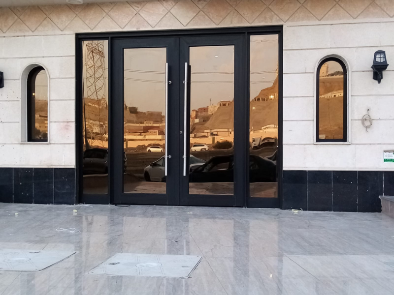 باب المونيوم (1)
